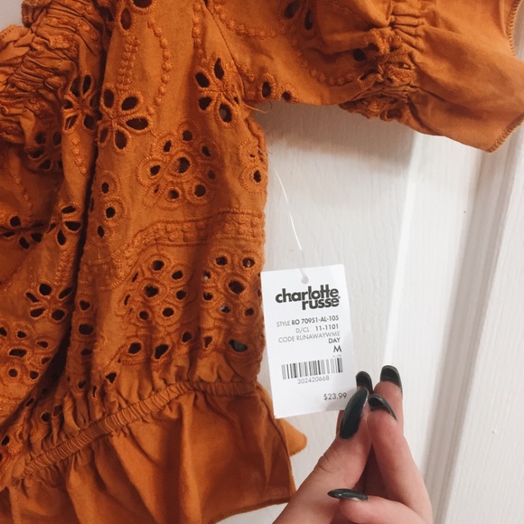 Adorable orange off the shoulder shirt - Picture 3 of 5